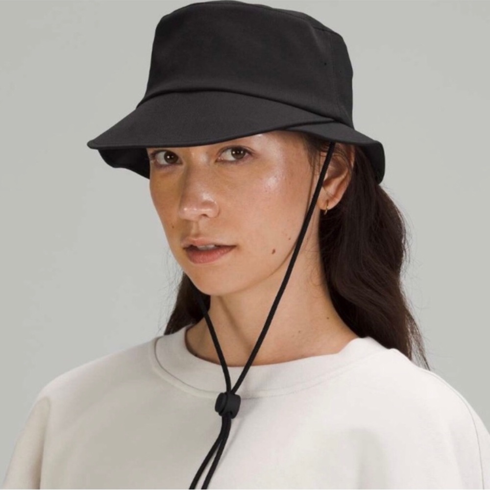 NWT Lululemon Wide-Brim Bucket Hat with Strap Black size XS/S